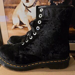 Dr Martens Vegan 1460 Women's 10 Men's 9 US Black Crushed Velvet Boots GOTH NEW